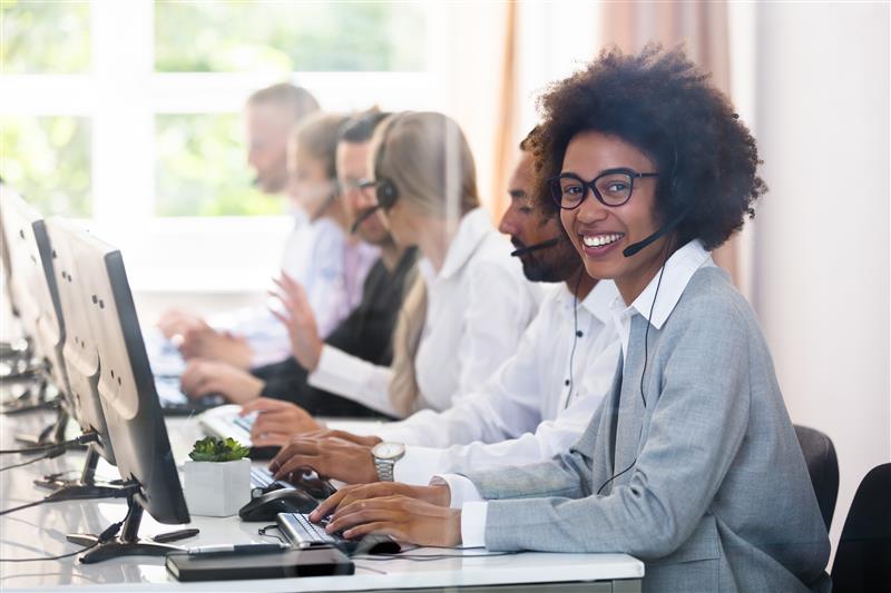 Why UK firms are outsourcing customer support: The onshore vs. offshore playbook