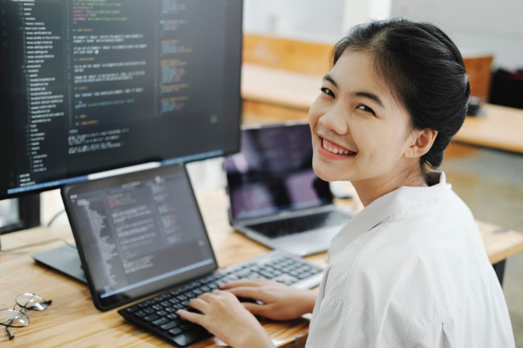 Smiling lady programmer — Top BPO Solutions | Outsourcing Services In The Philippines